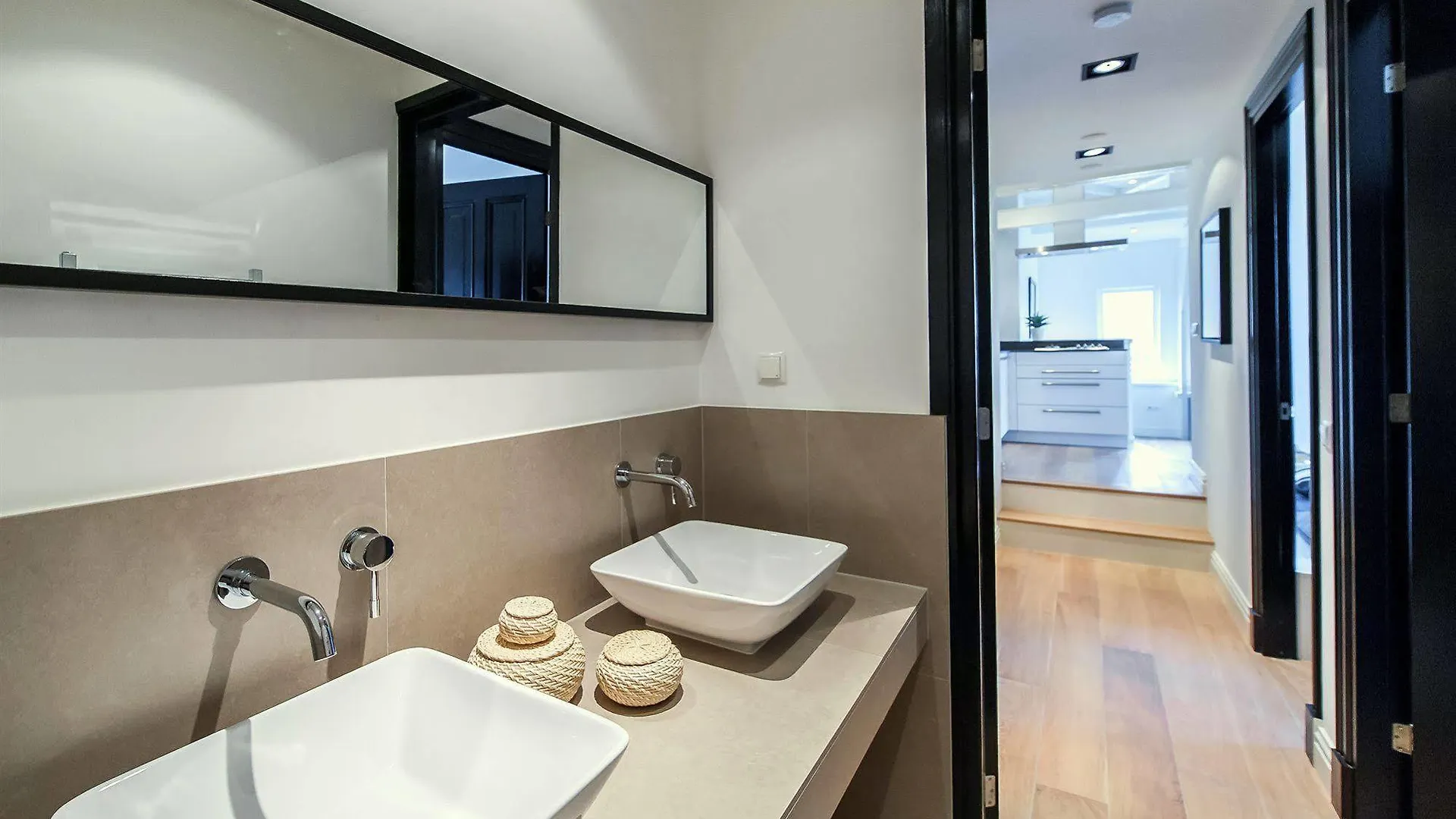 Short Stay Group Tropen Serviced Apartments 암스테르담